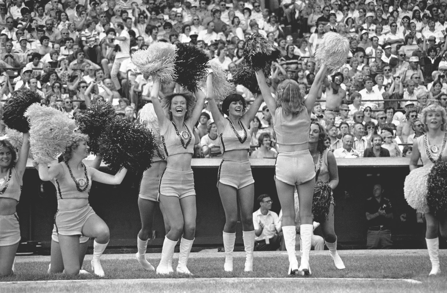 History Of Nfl Cheerleader Uniforms 